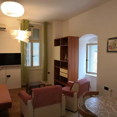 Goga Apartment *