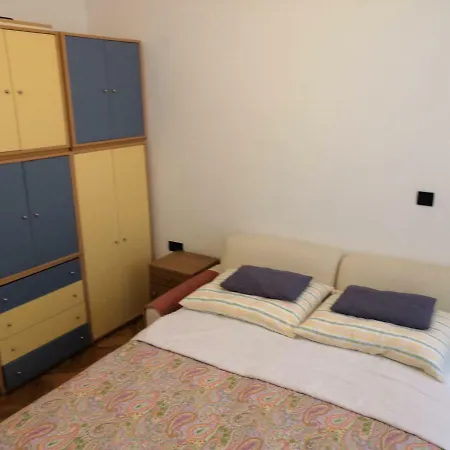 Goga Apartment *